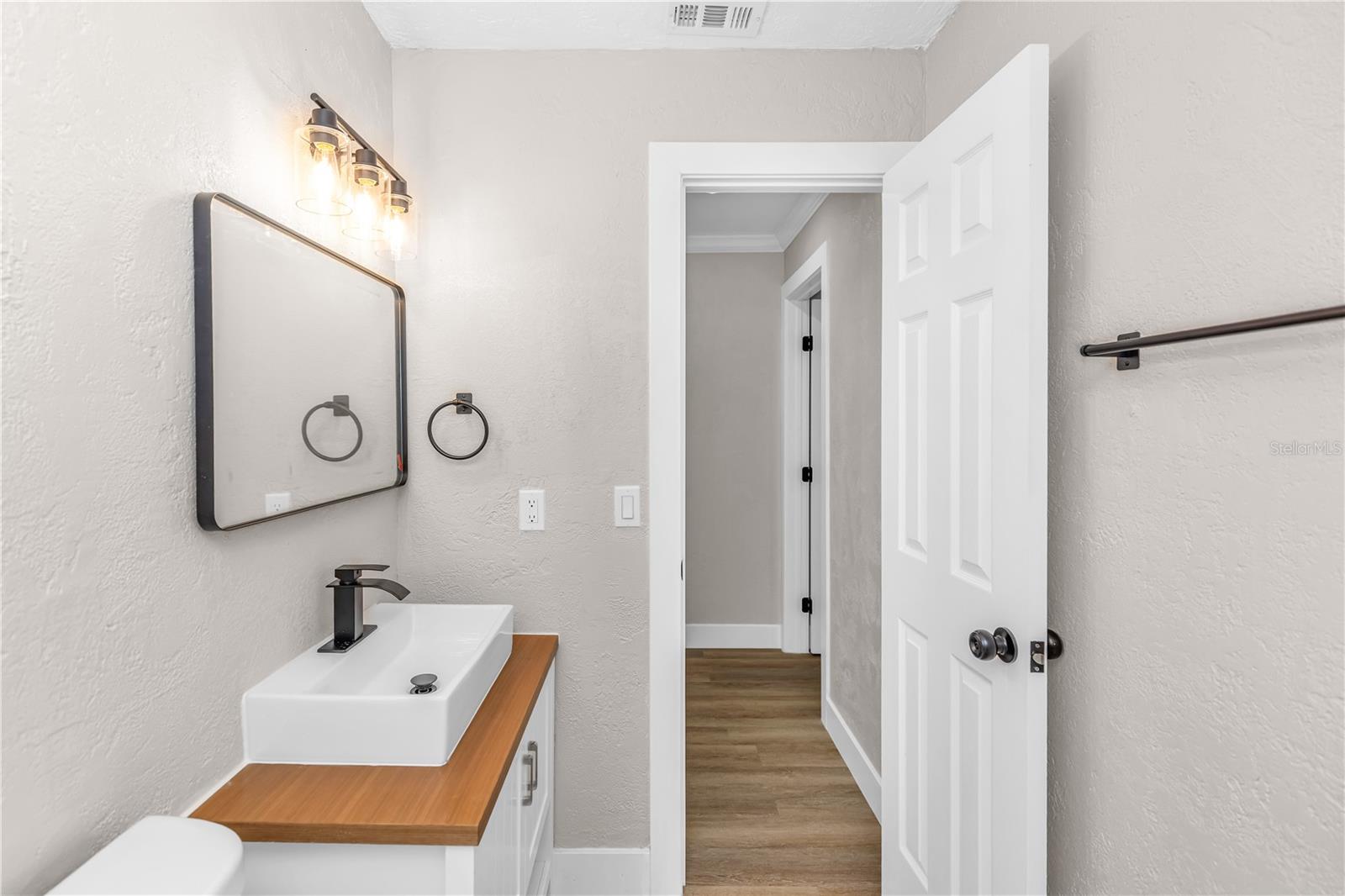 Image 14 of 18 For 652 Moss Drive