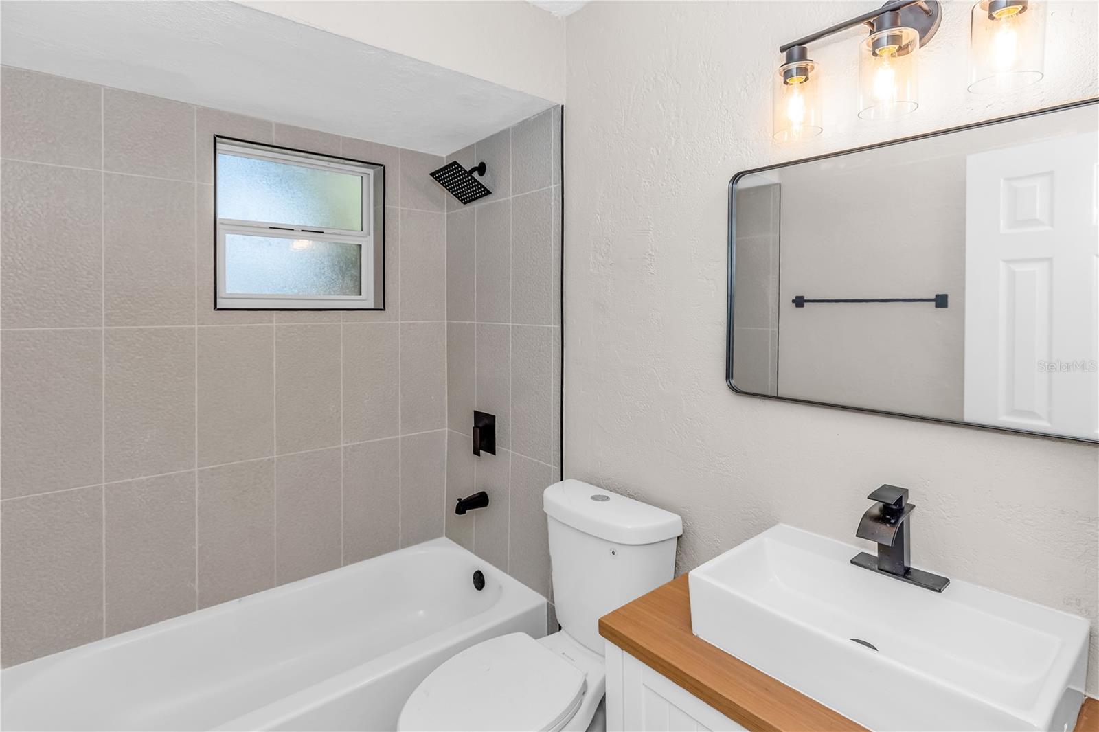 Image 15 of 18 For 652 Moss Drive