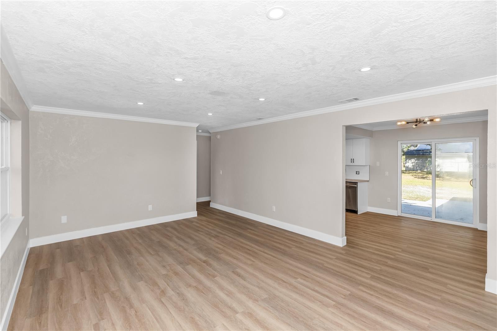 Image 3 of 18 For 652 Moss Drive