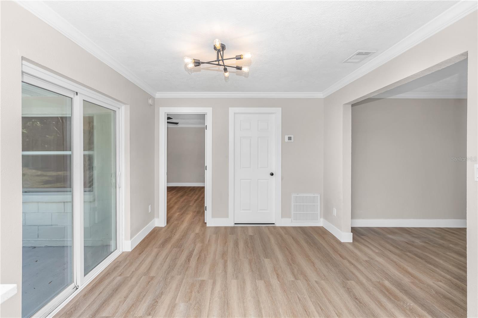 Image 5 of 18 For 652 Moss Drive