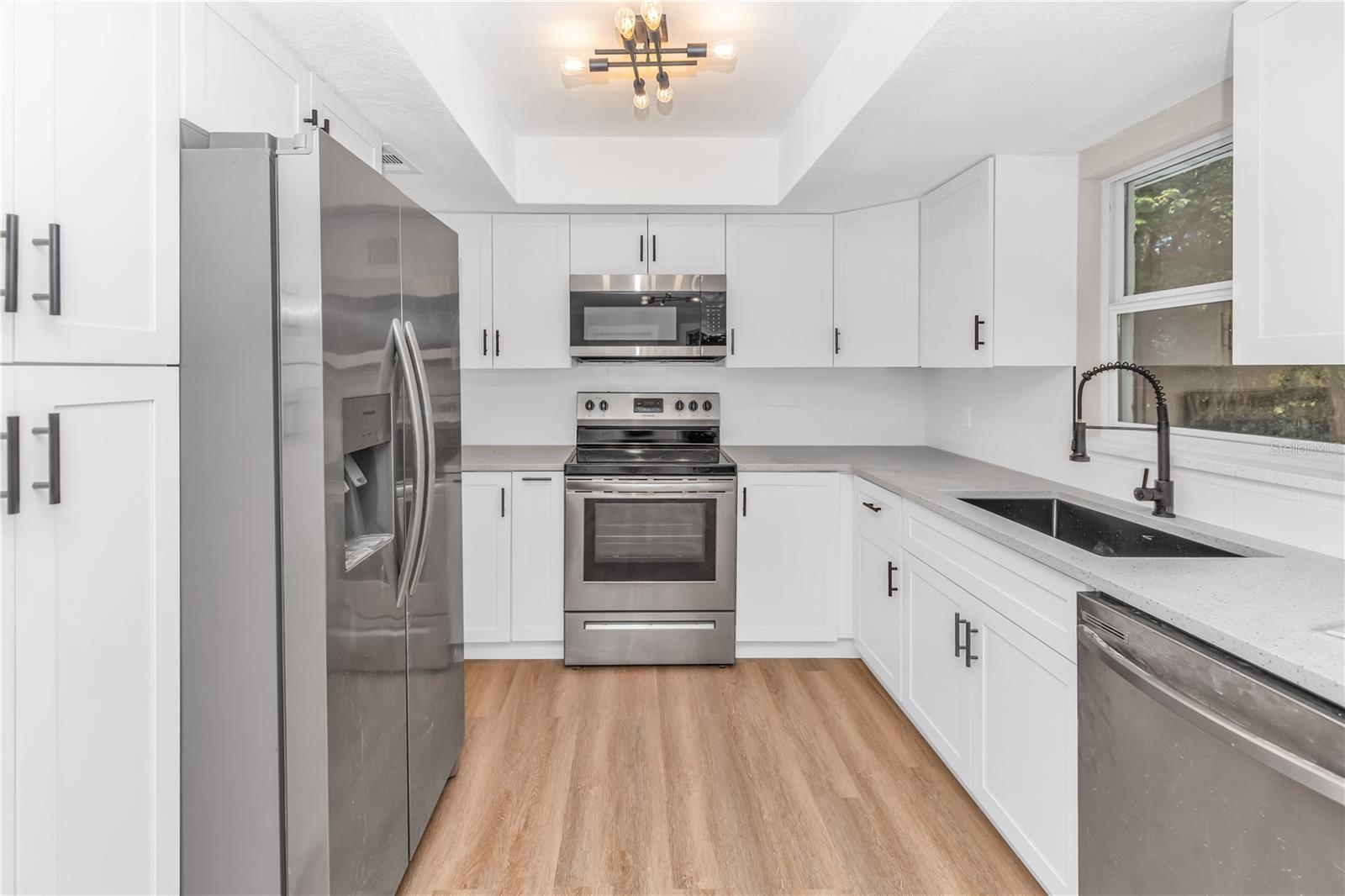 Image 6 of 18 For 652 Moss Drive