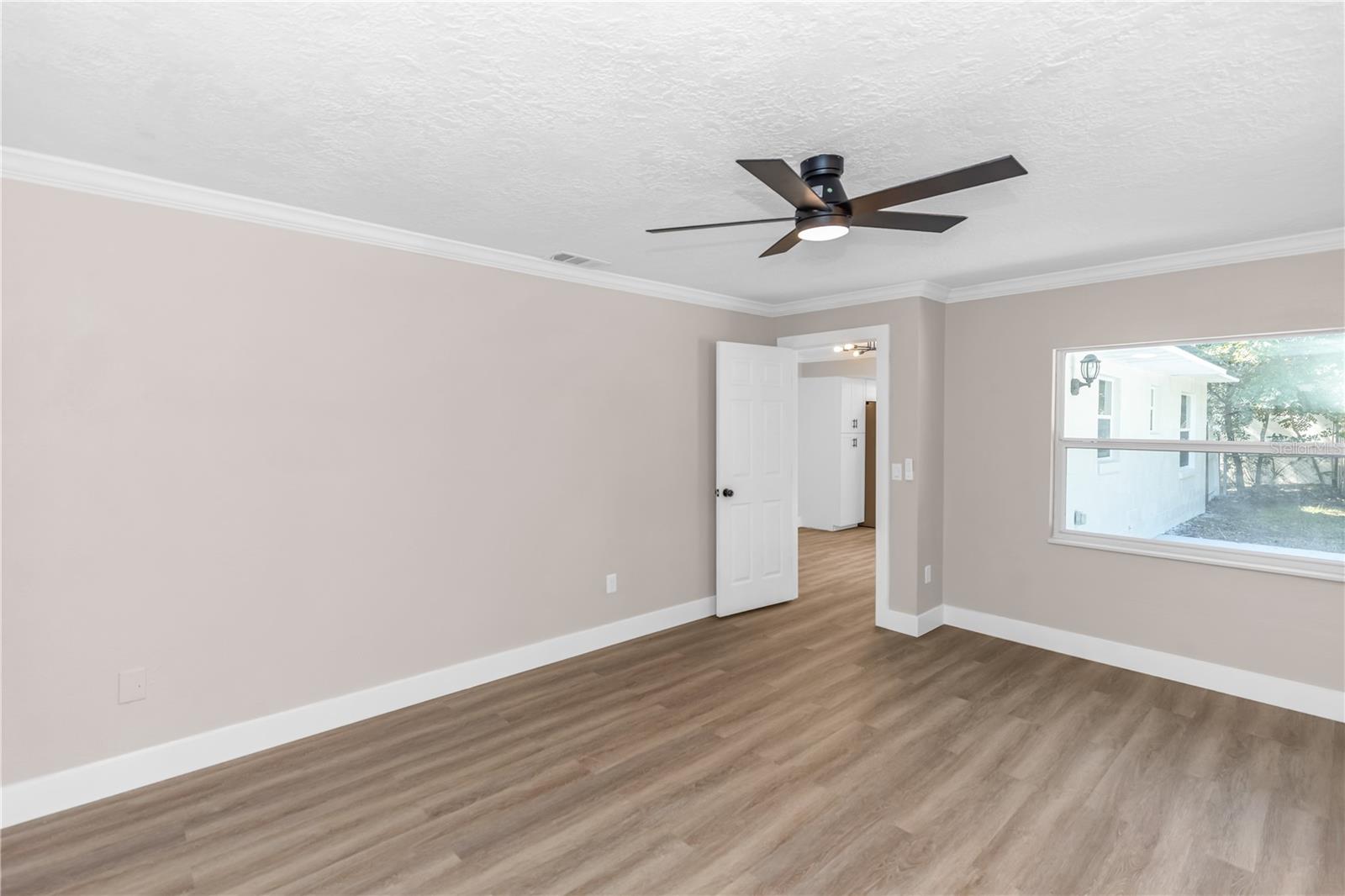 Image 8 of 18 For 652 Moss Drive