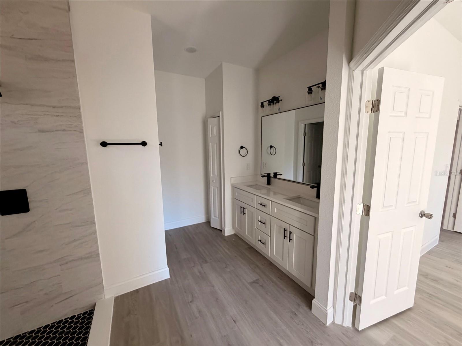 Listing photo id 17 for 9575 Langdon Road