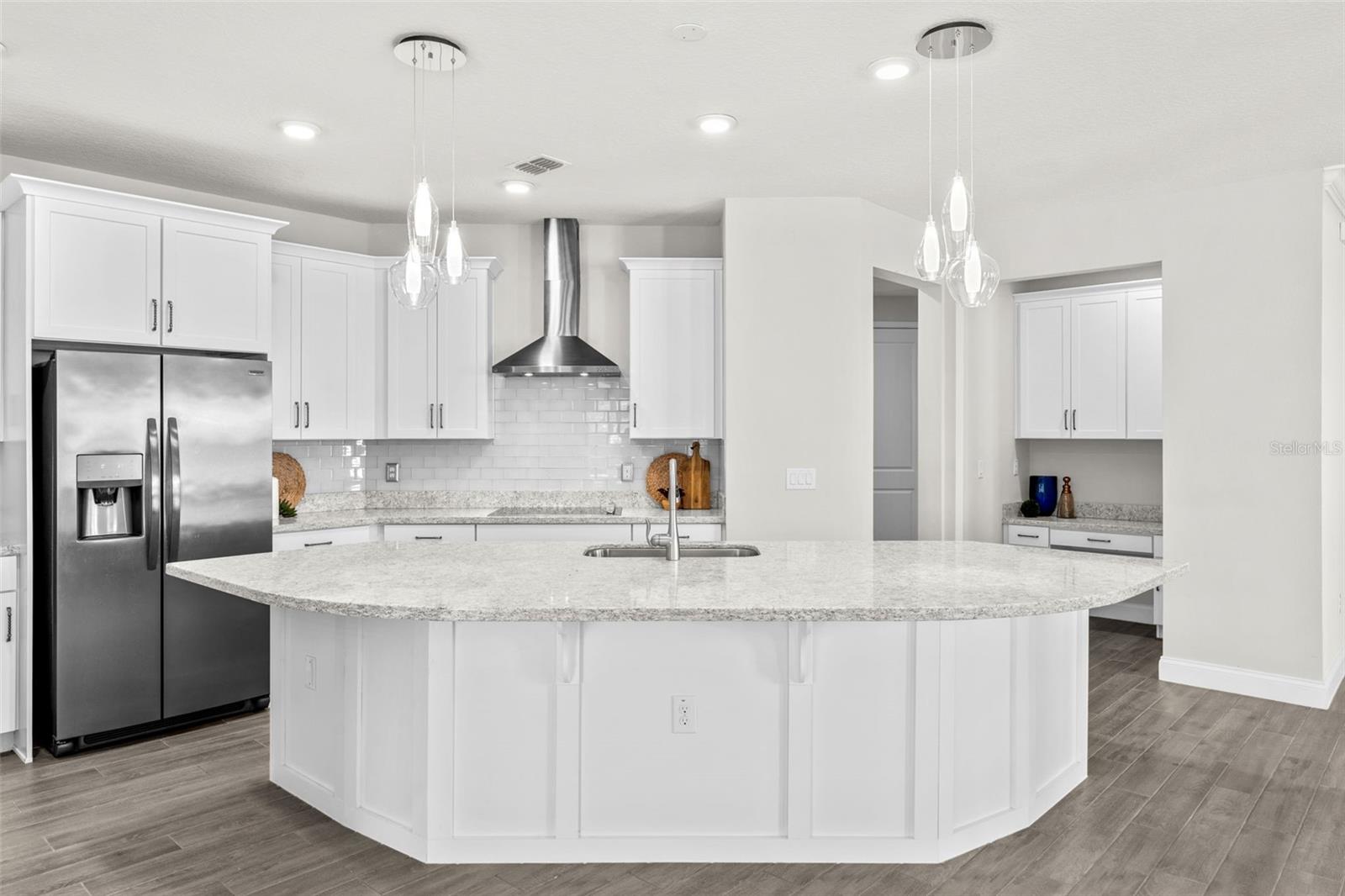Listing photo id 13 for 10739 Bonne Chance Drive