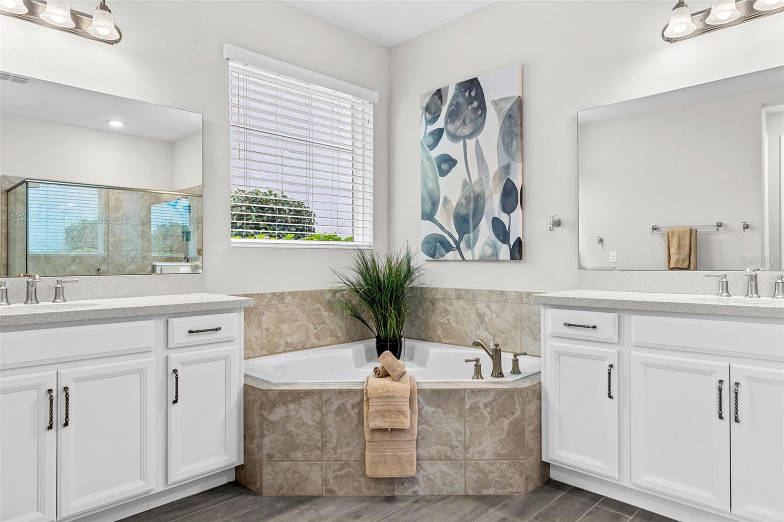 Listing photo id 22 for 10739 Bonne Chance Drive