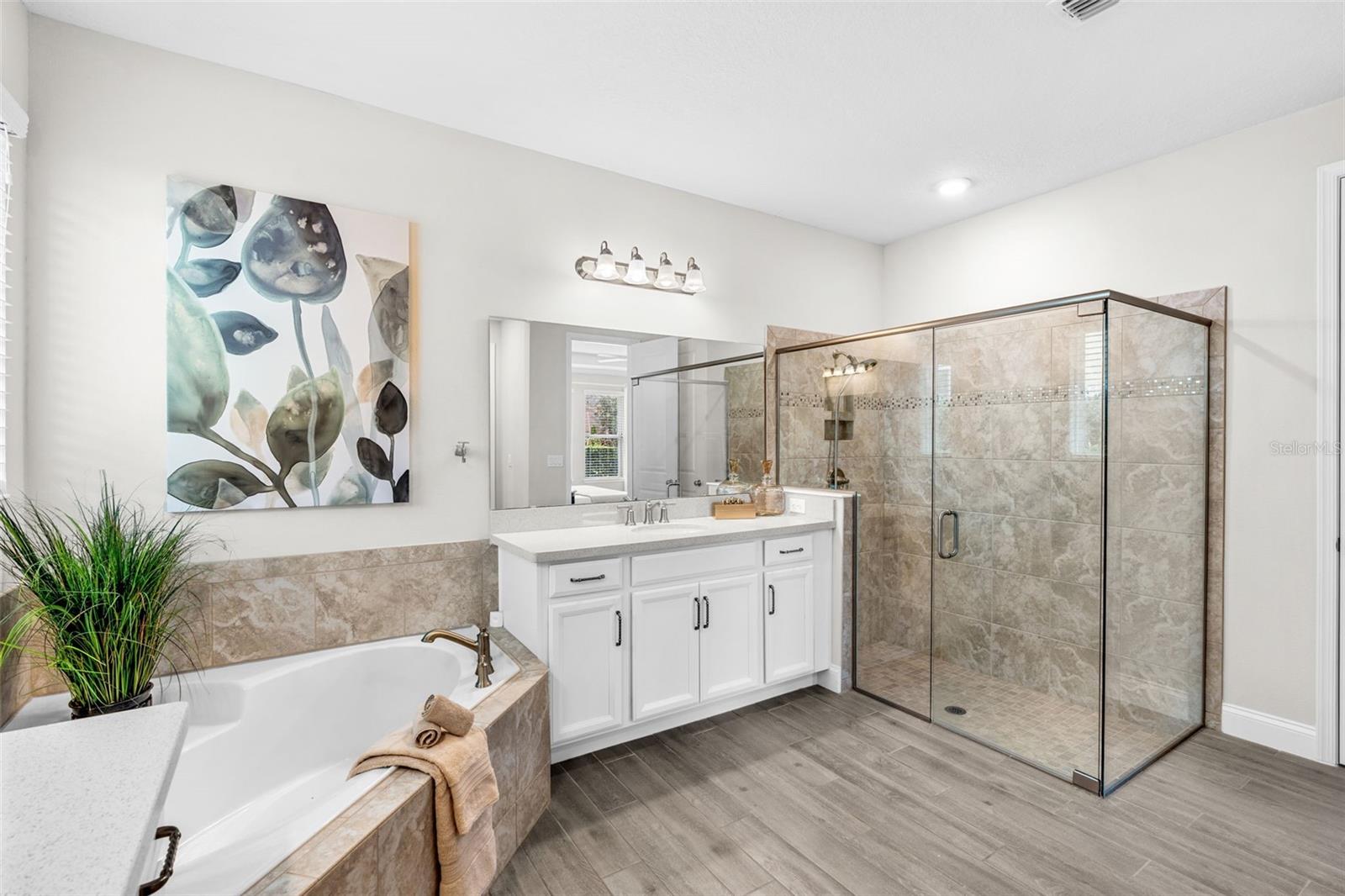 Listing photo id 23 for 10739 Bonne Chance Drive