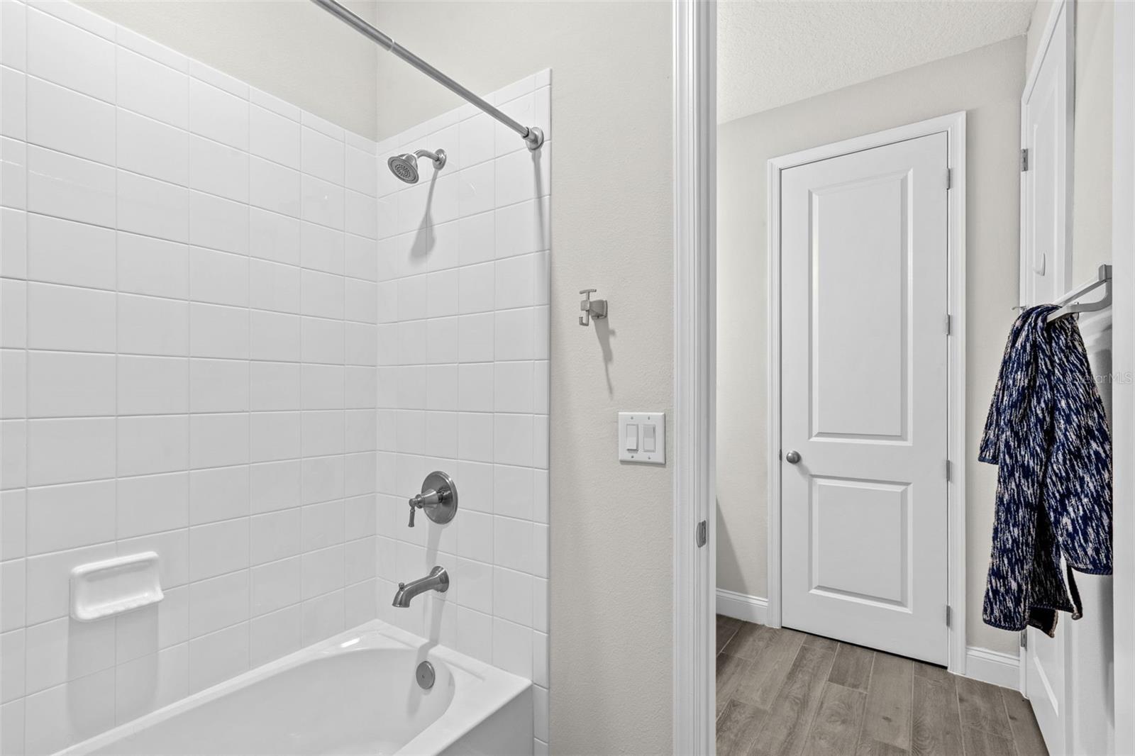 Listing photo id 32 for 10739 Bonne Chance Drive