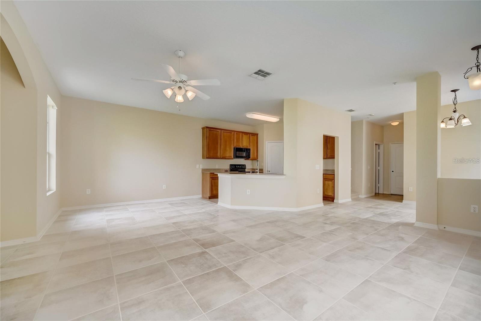 Image 10 of 40 For 1325 Broken Oak Drive C