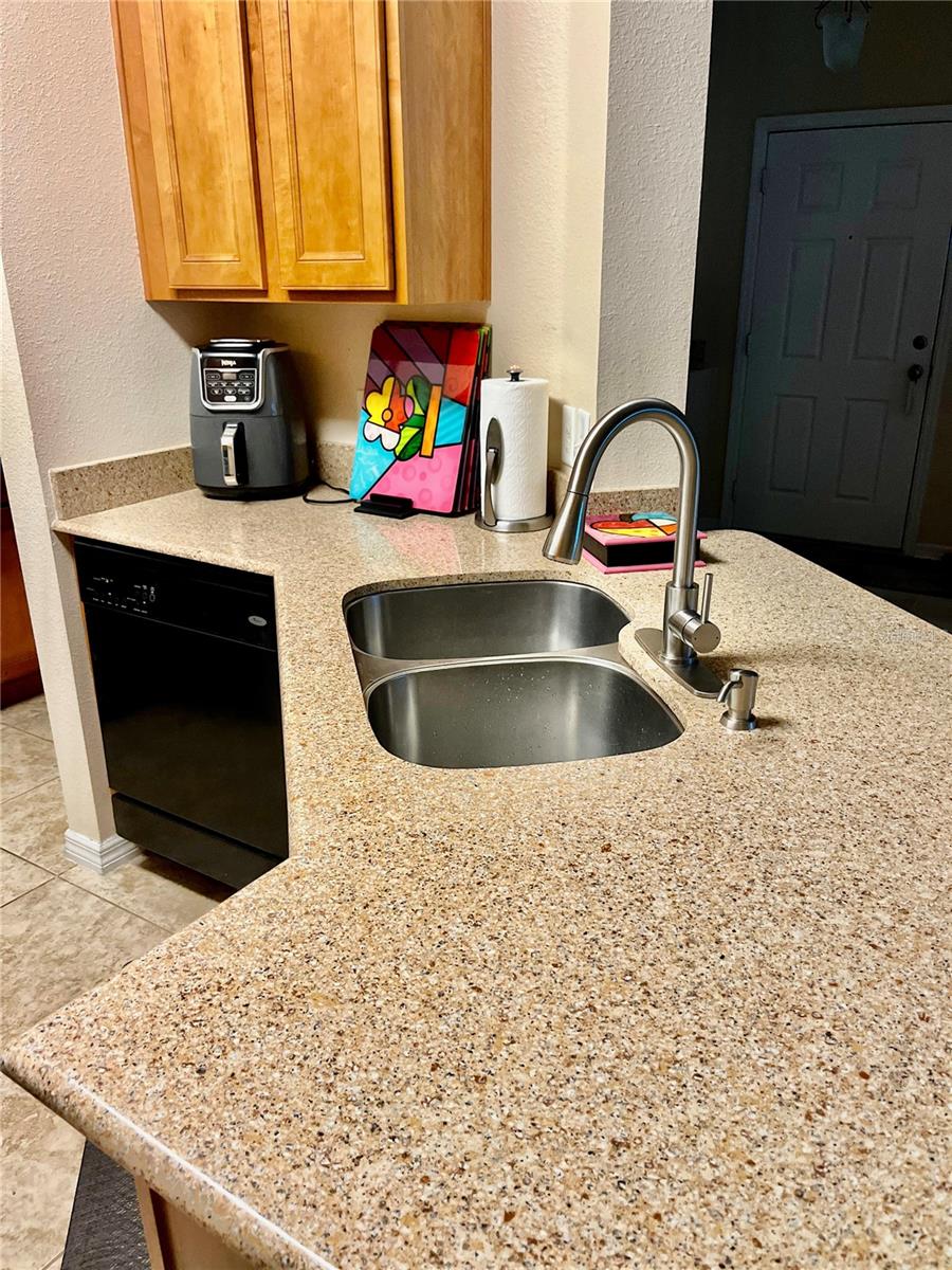 Image 19 of 40 For 1325 Broken Oak Drive C