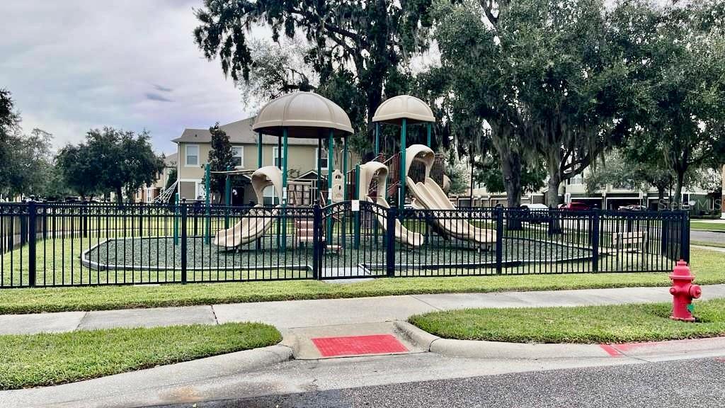 Image 33 of 40 For 1325 Broken Oak Drive C