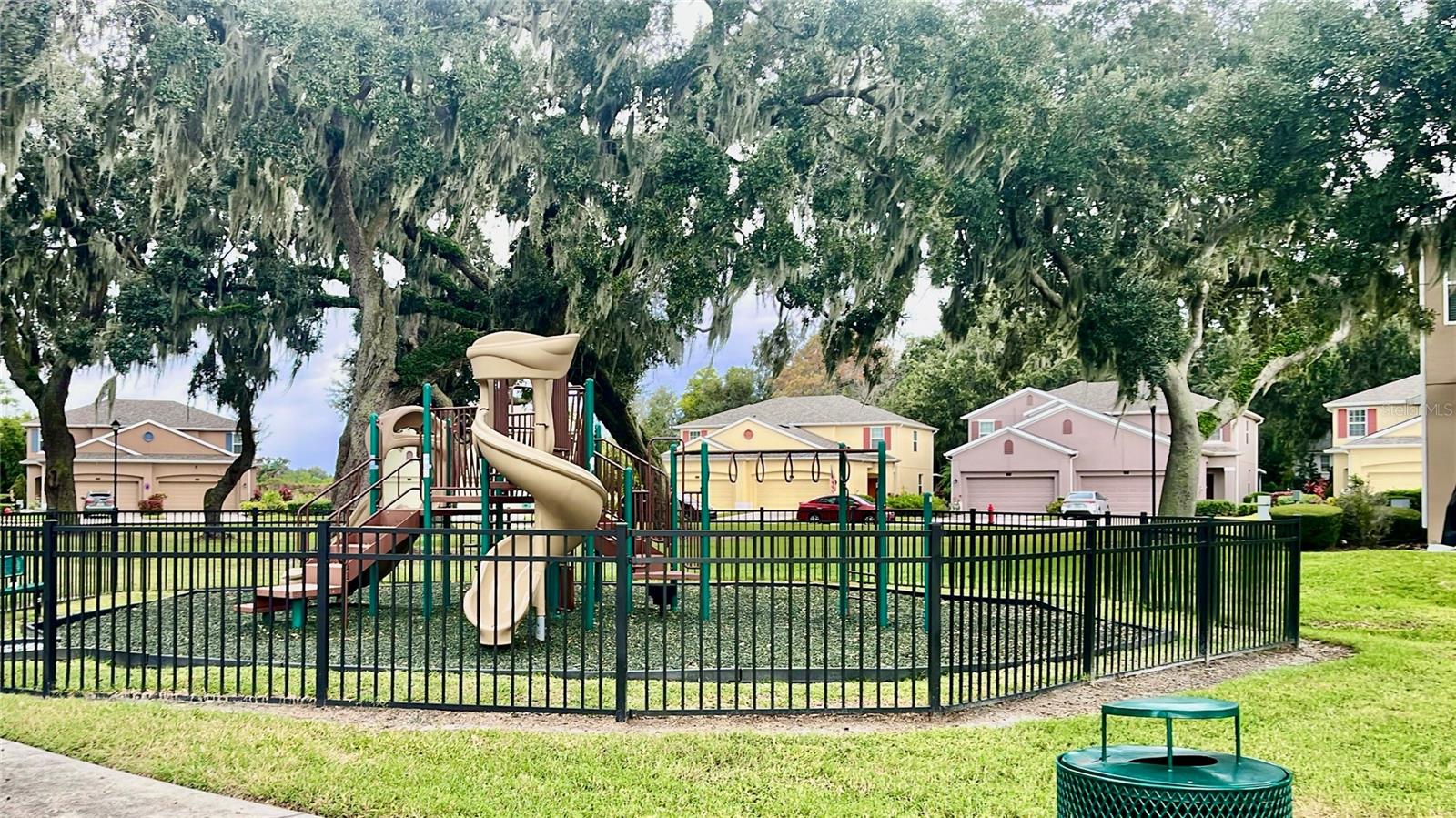 Image 35 of 40 For 1325 Broken Oak Drive C