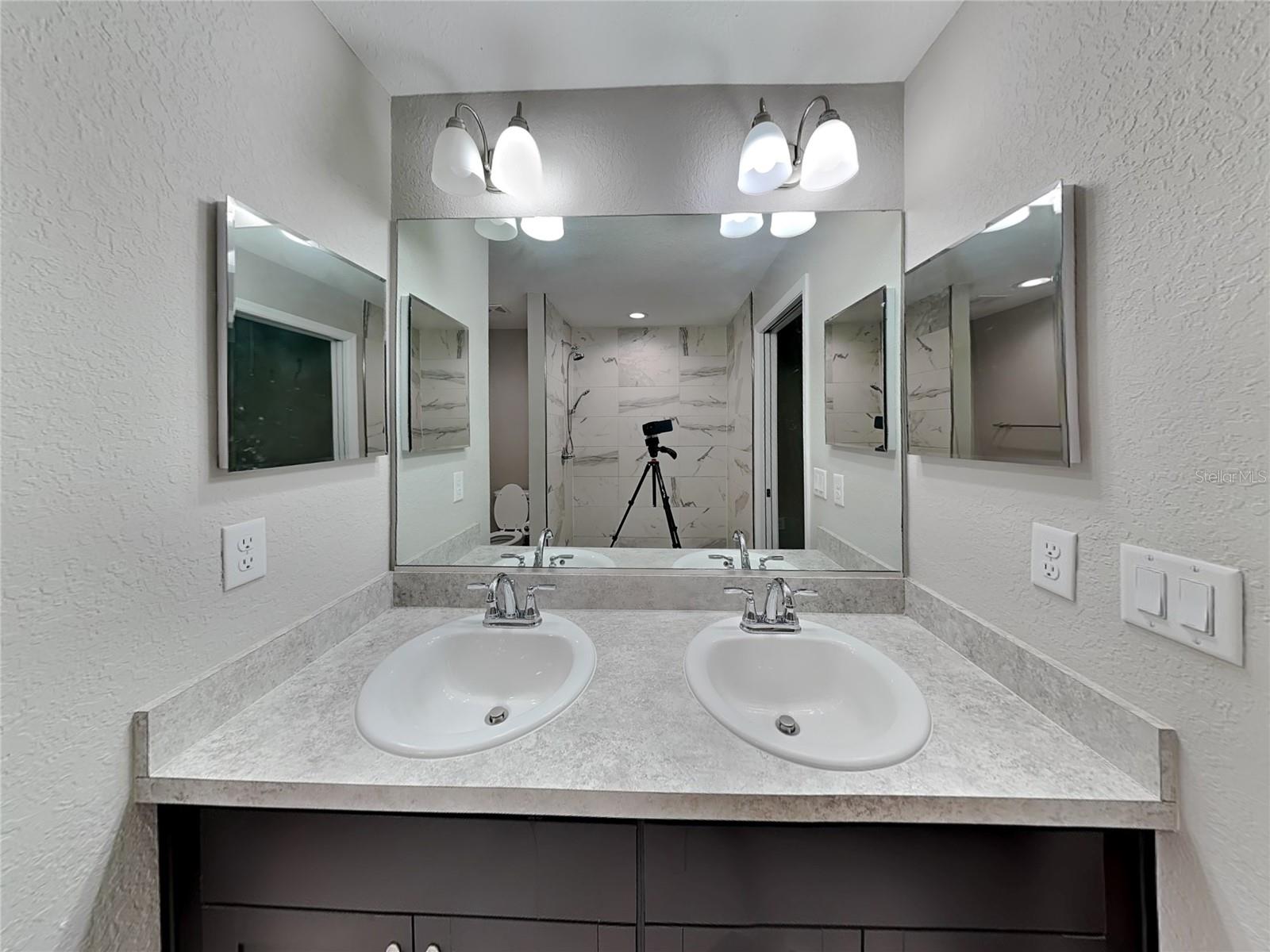 Image 10 of 16 For 1984 Magenta Drive