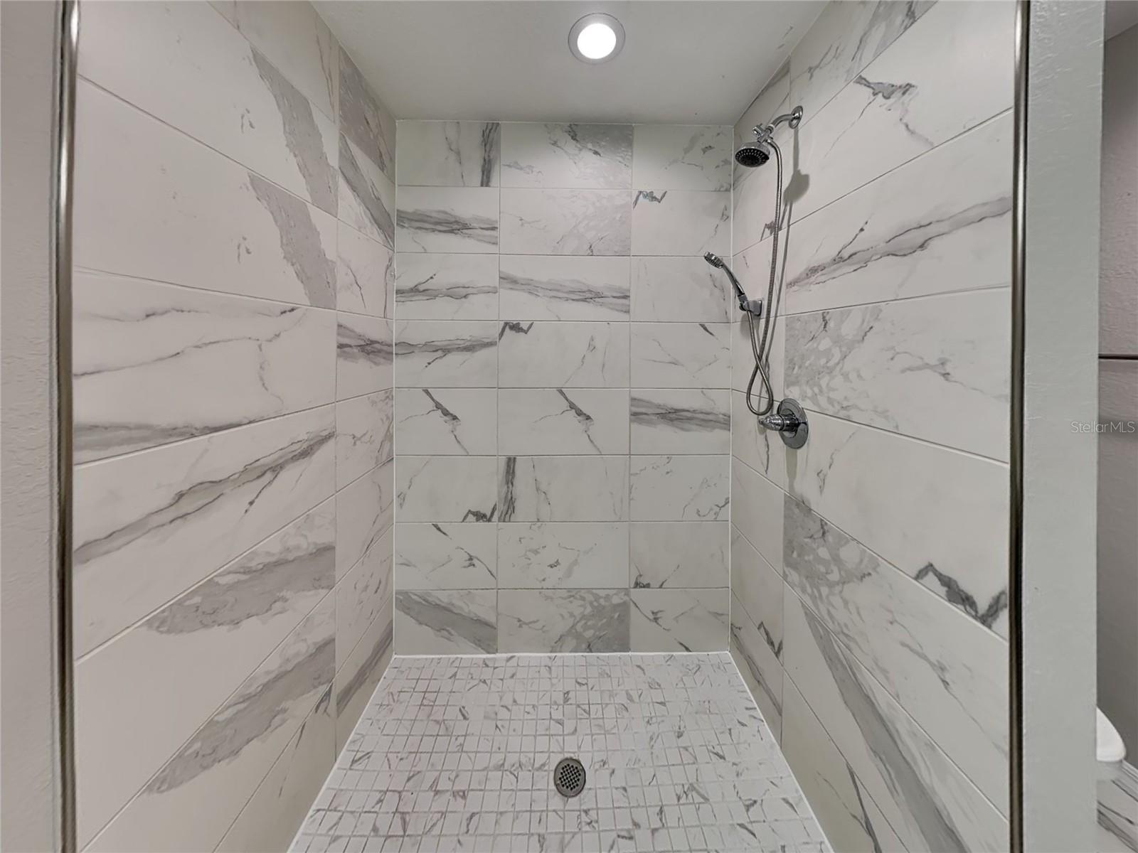 Image 11 of 16 For 1984 Magenta Drive