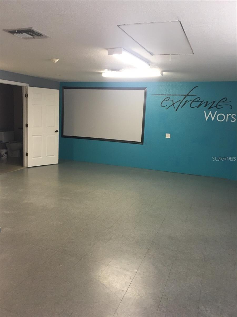 Image 4 of 6 For 7507 Aloma Avenue 3b