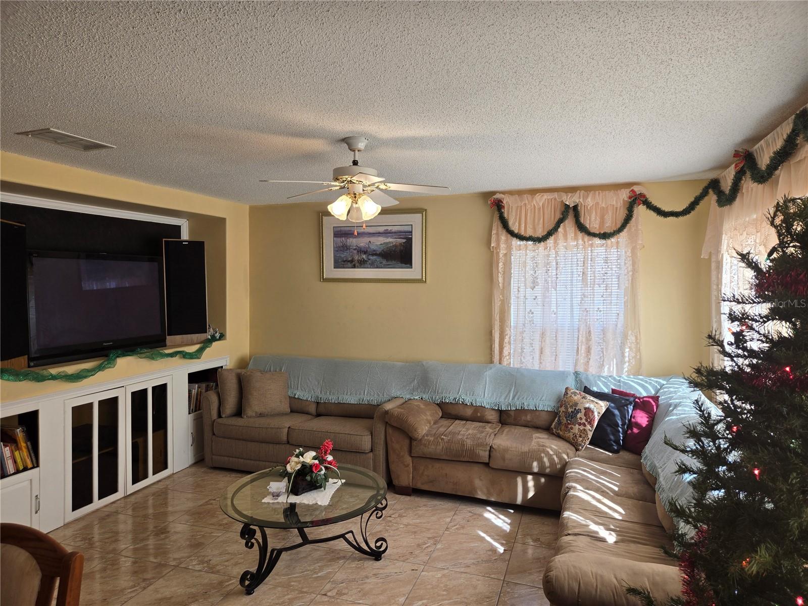 Image 4 of 22 For 4547 Ashtubula Court