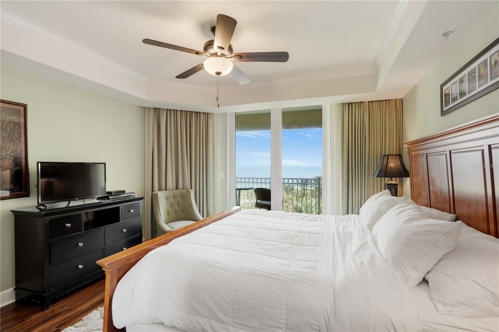 Image 22 of 39 For 200 Ocean Crest Drive 513