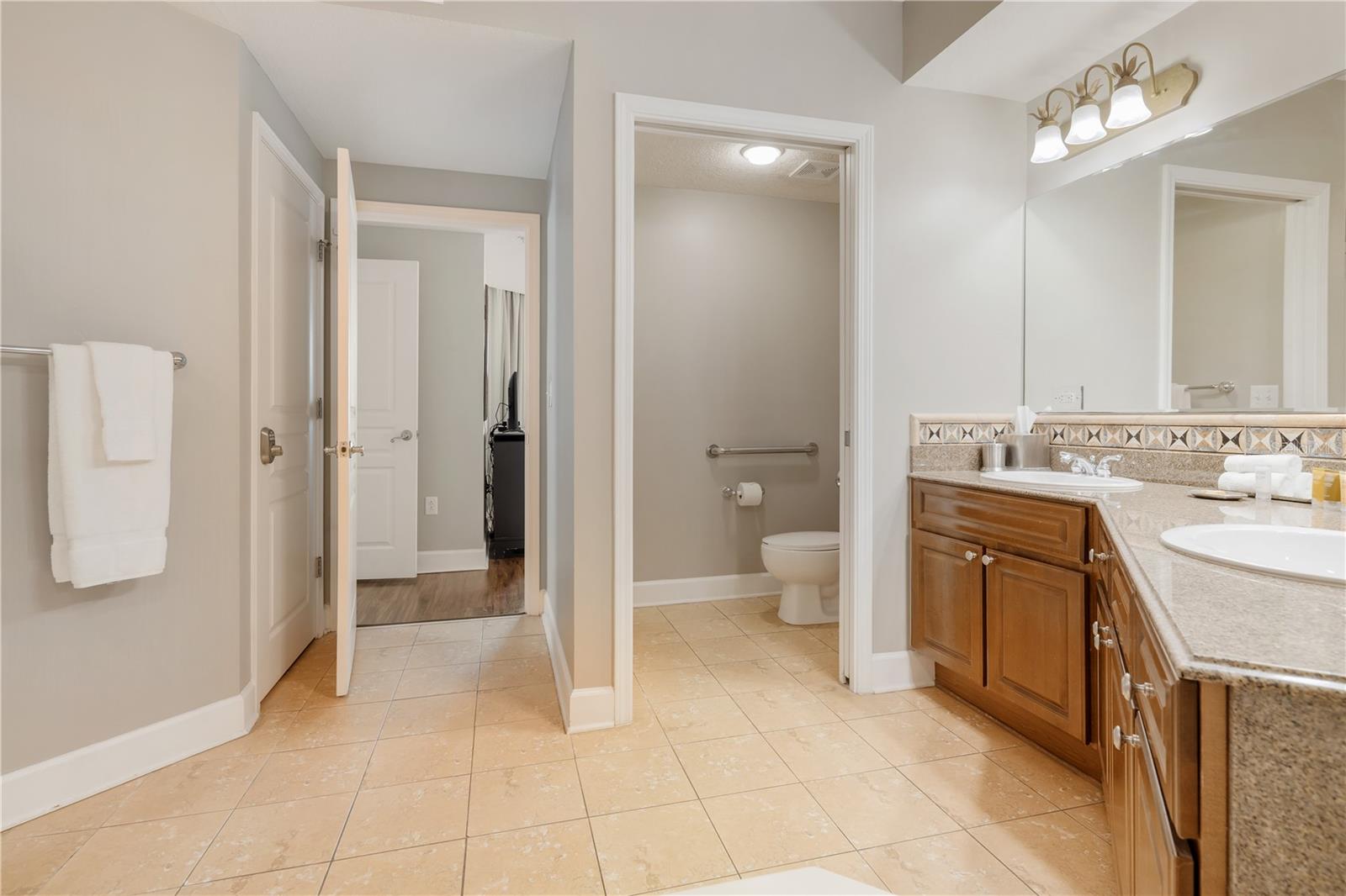 Image 26 of 39 For 200 Ocean Crest Drive 513