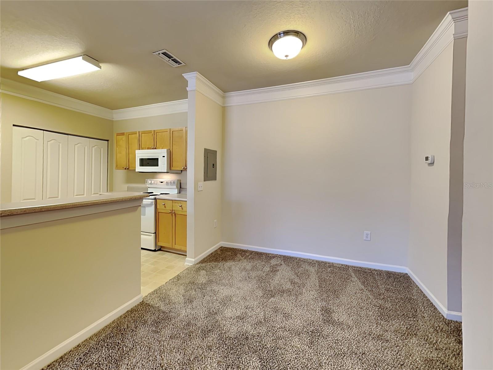 Image 6 of 15 For 8848 Villa View Circle 305