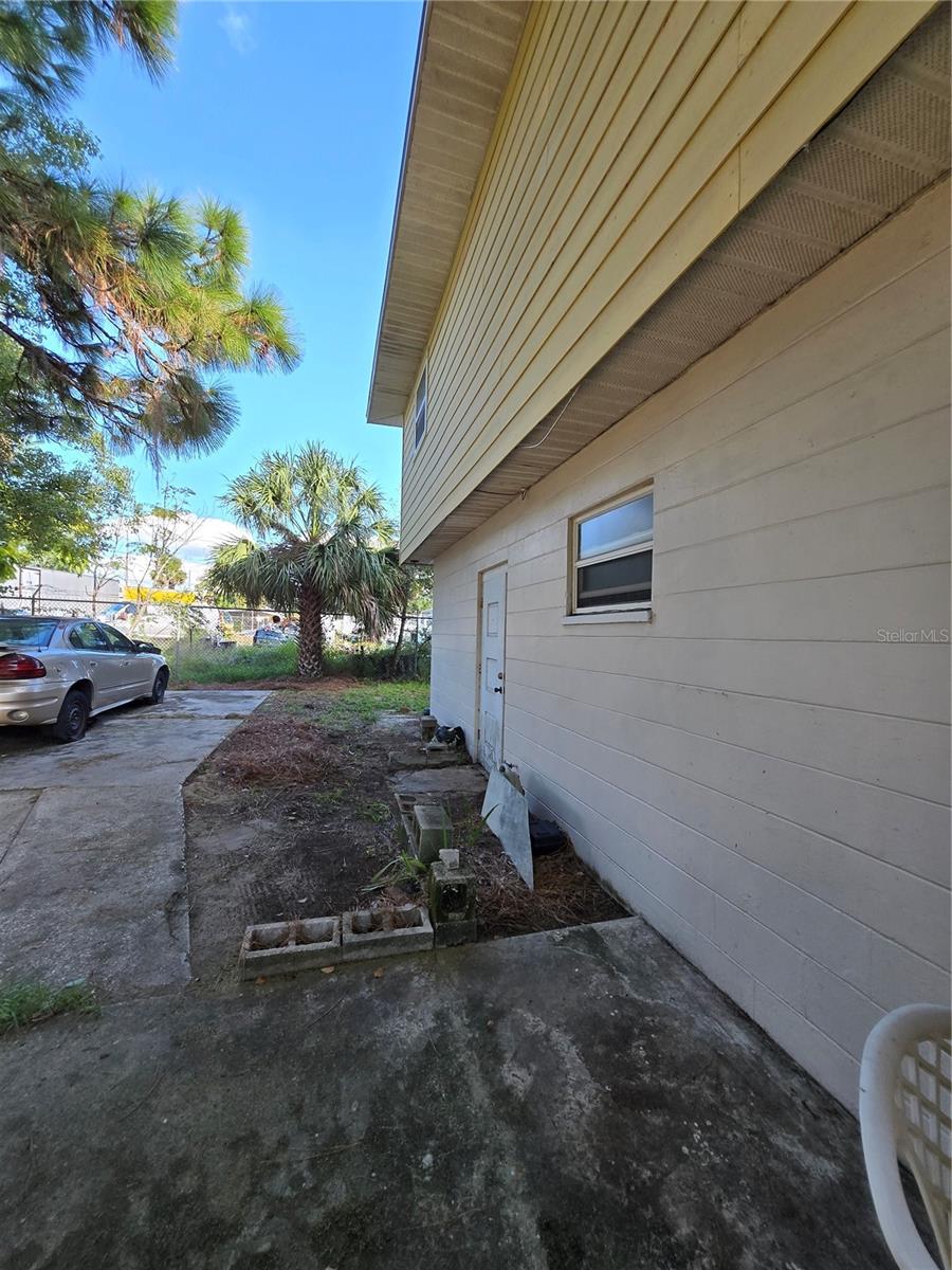 Image 11 of 17 For 131 Atwater Avenue