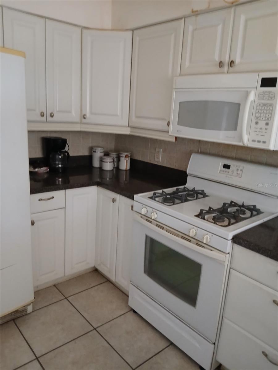 Image 5 of 17 For 131 Atwater Avenue