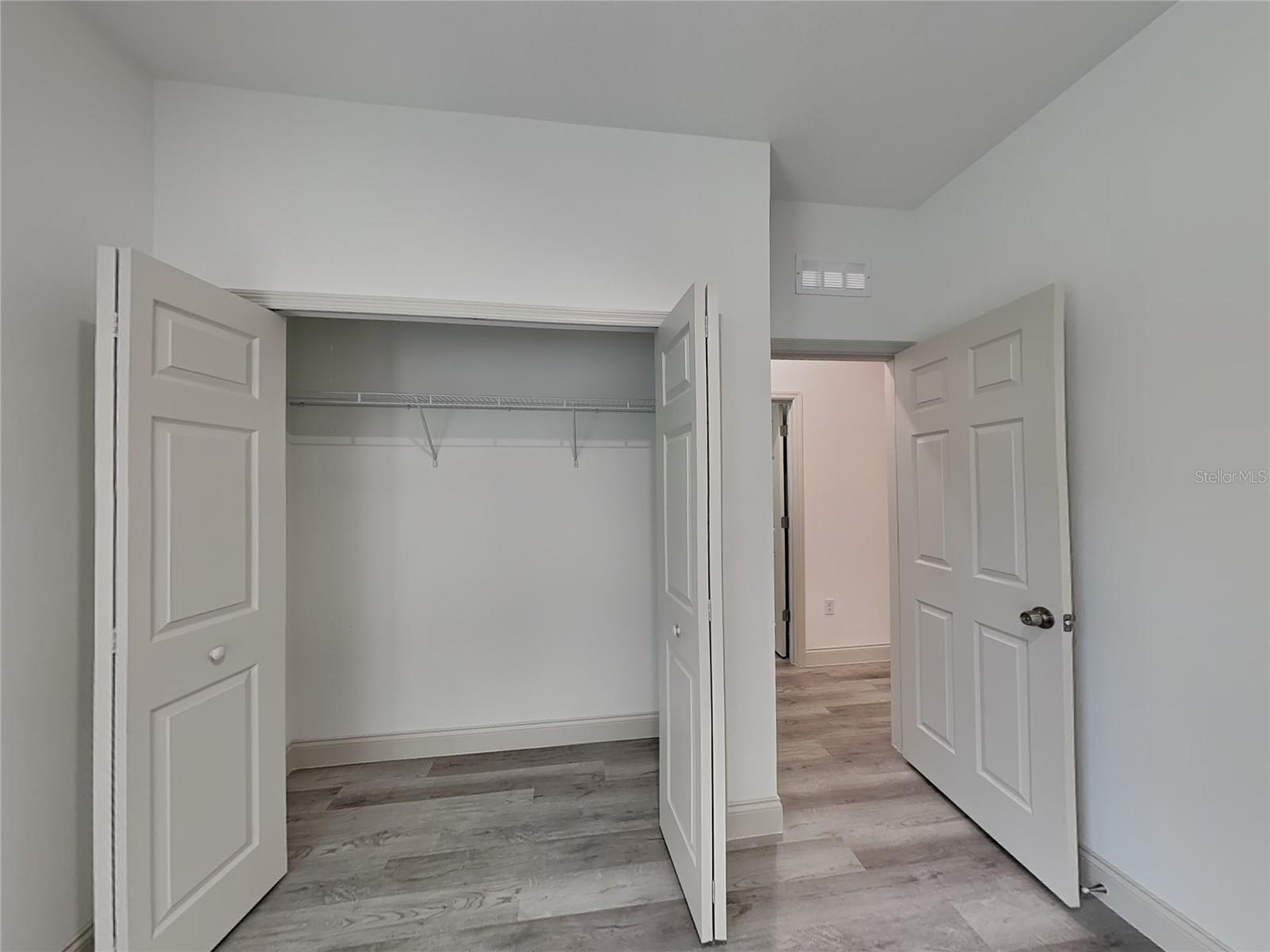 Listing photo id 11 for 2660 Gifford Lane