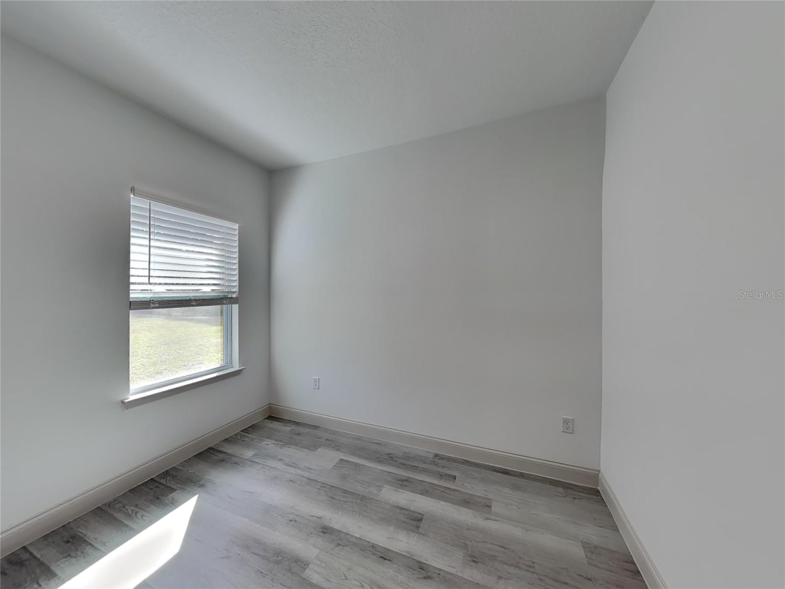 Listing photo id 15 for 2660 Gifford Lane