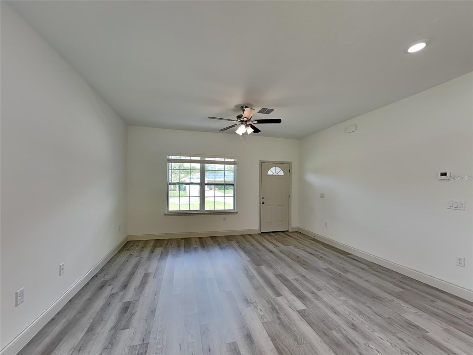 Listing photo id 0 for 2660 Gifford Lane