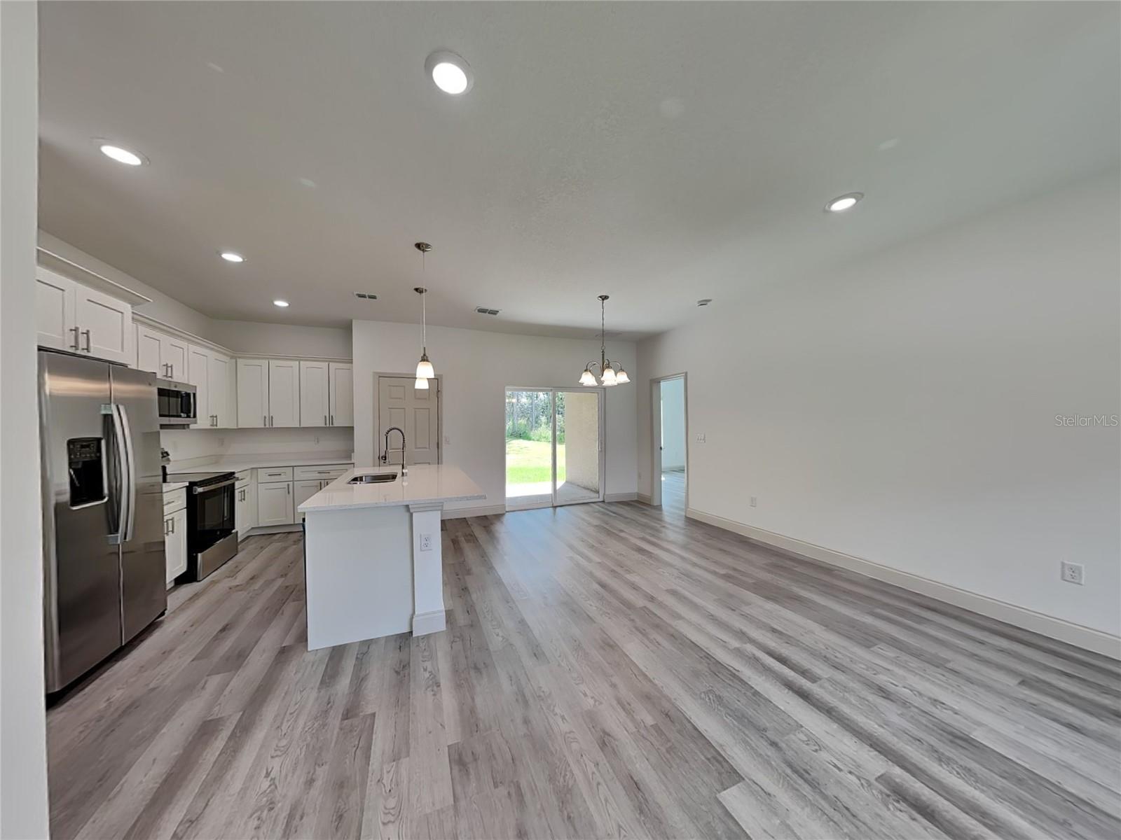Listing photo id 1 for 2660 Gifford Lane