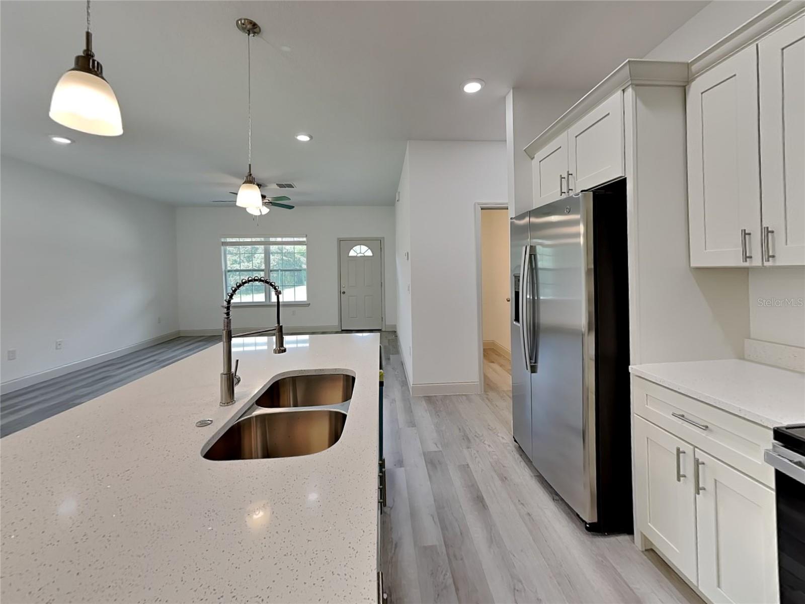 Listing photo id 3 for 2660 Gifford Lane