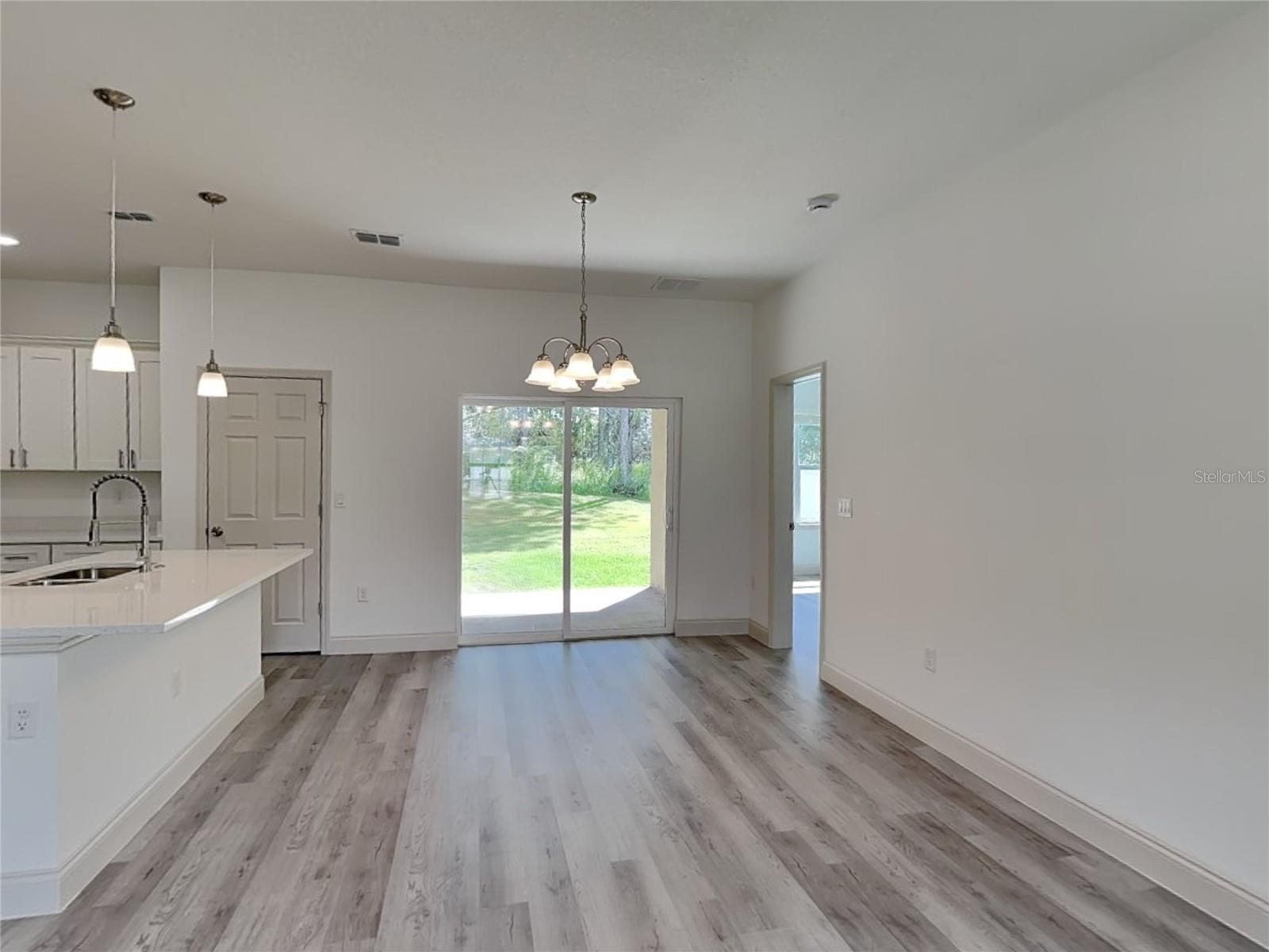 Listing photo id 4 for 2660 Gifford Lane