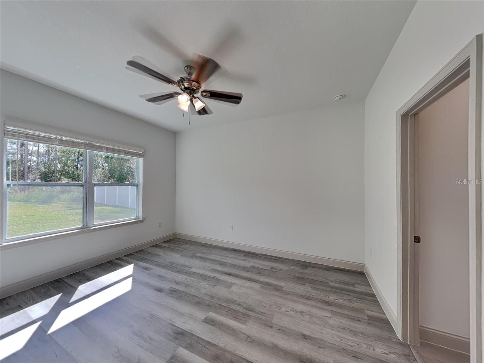 Listing photo id 5 for 2660 Gifford Lane