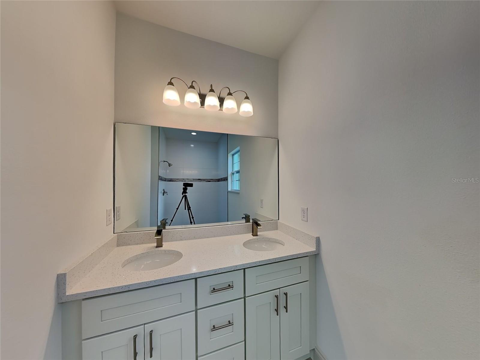 Listing photo id 7 for 2660 Gifford Lane