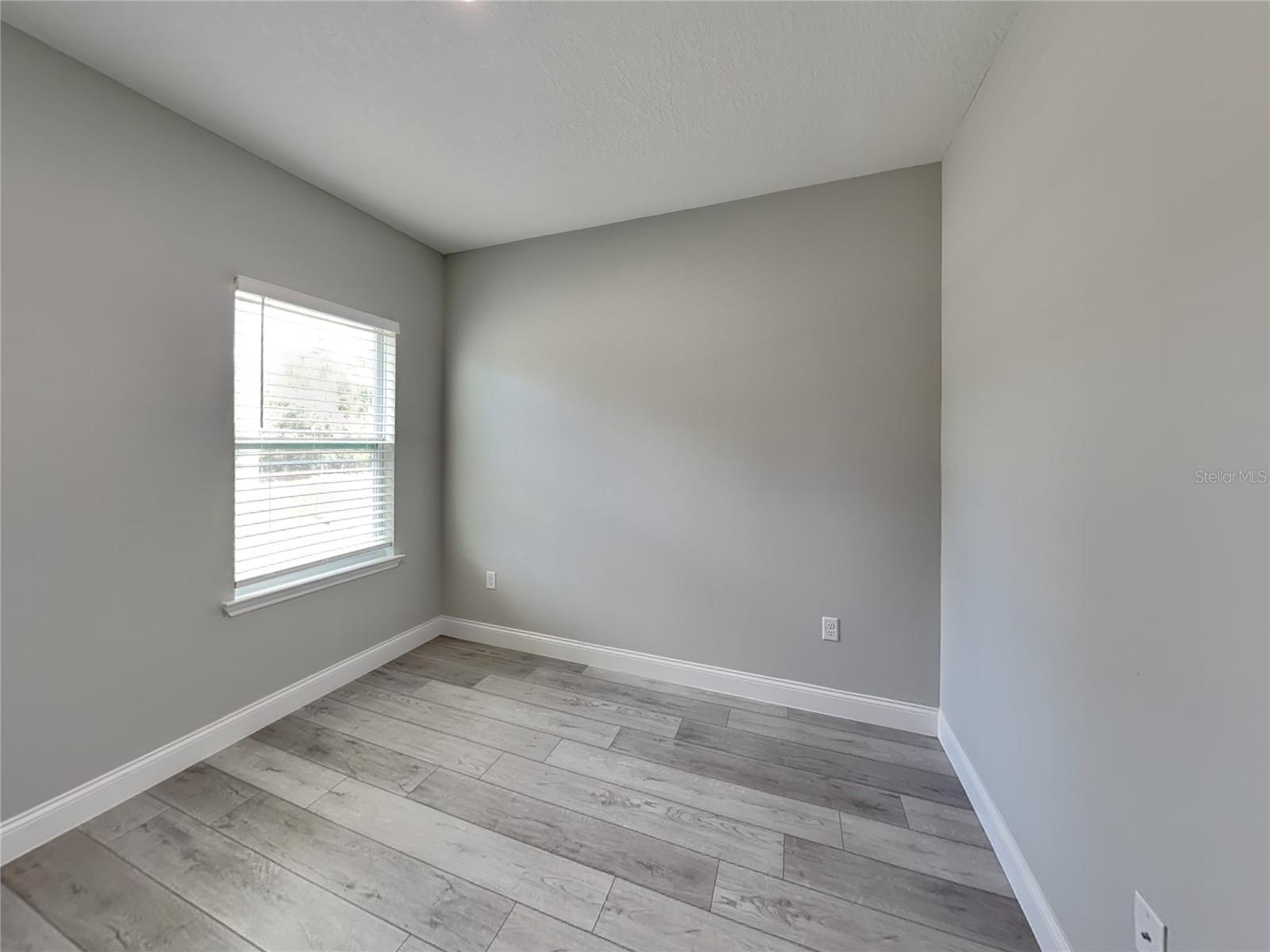 Listing photo id 8 for 2555 Royal Palm Drive