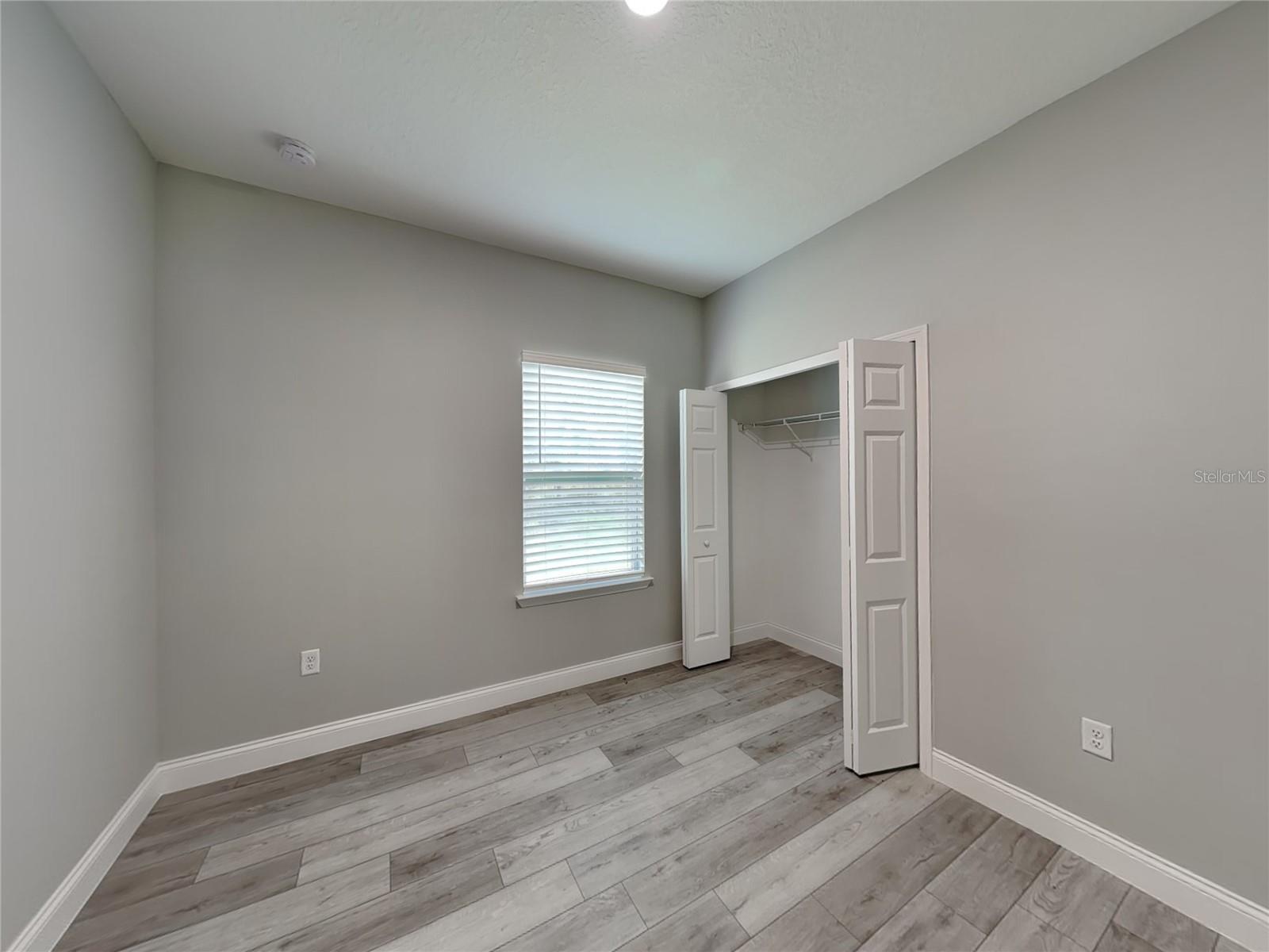 Listing photo id 6 for 2555 Royal Palm Drive