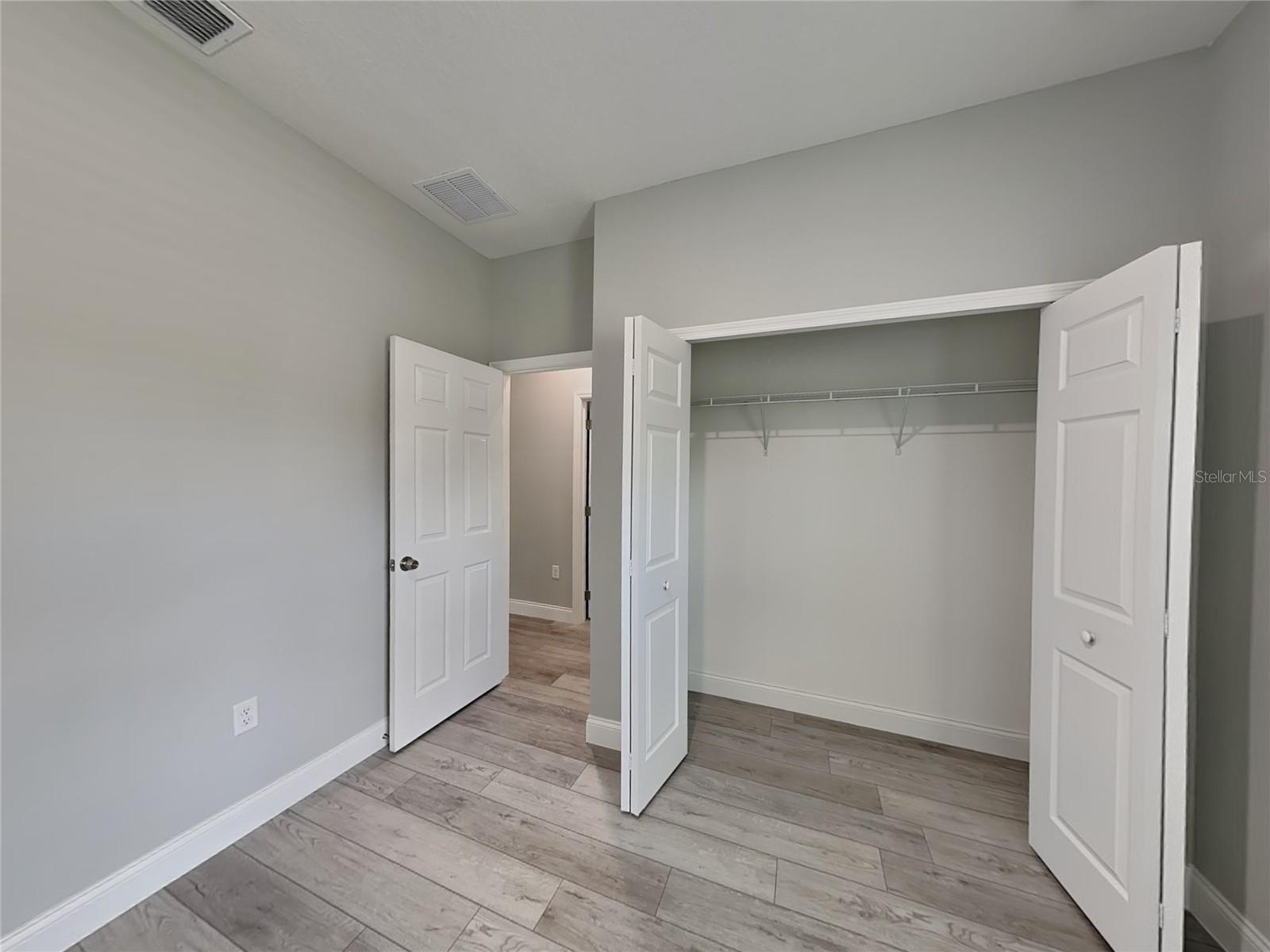 Listing photo id 7 for 2555 Royal Palm Drive
