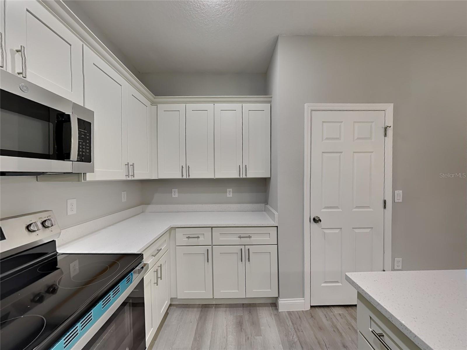 Listing photo id 2 for 11604 Kenlake Circle