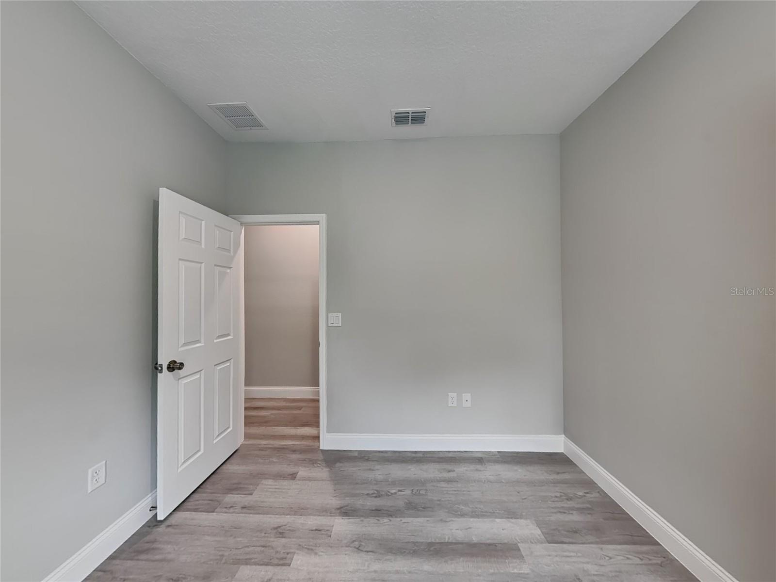 Listing photo id 7 for 11604 Kenlake Circle
