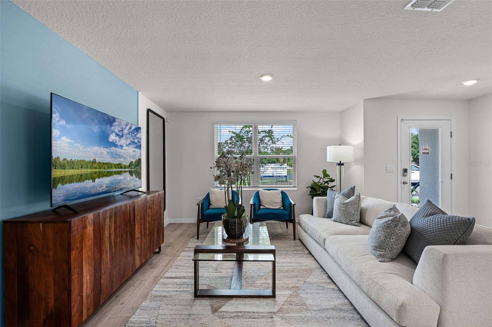 Image 5 of 21 For 560 Preston Cove Drive