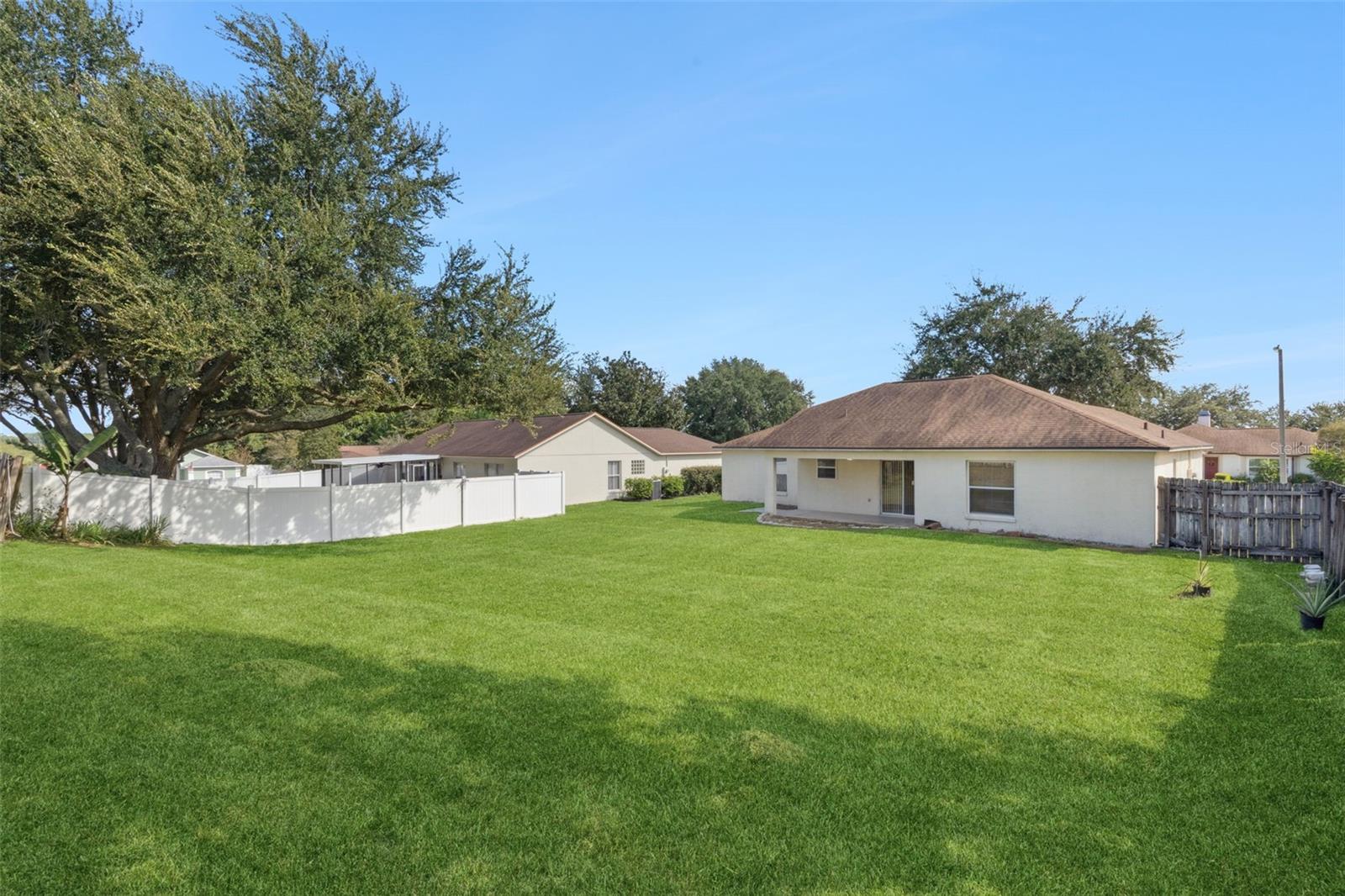 Image 3 of 43 For 886 Scenic View Circle