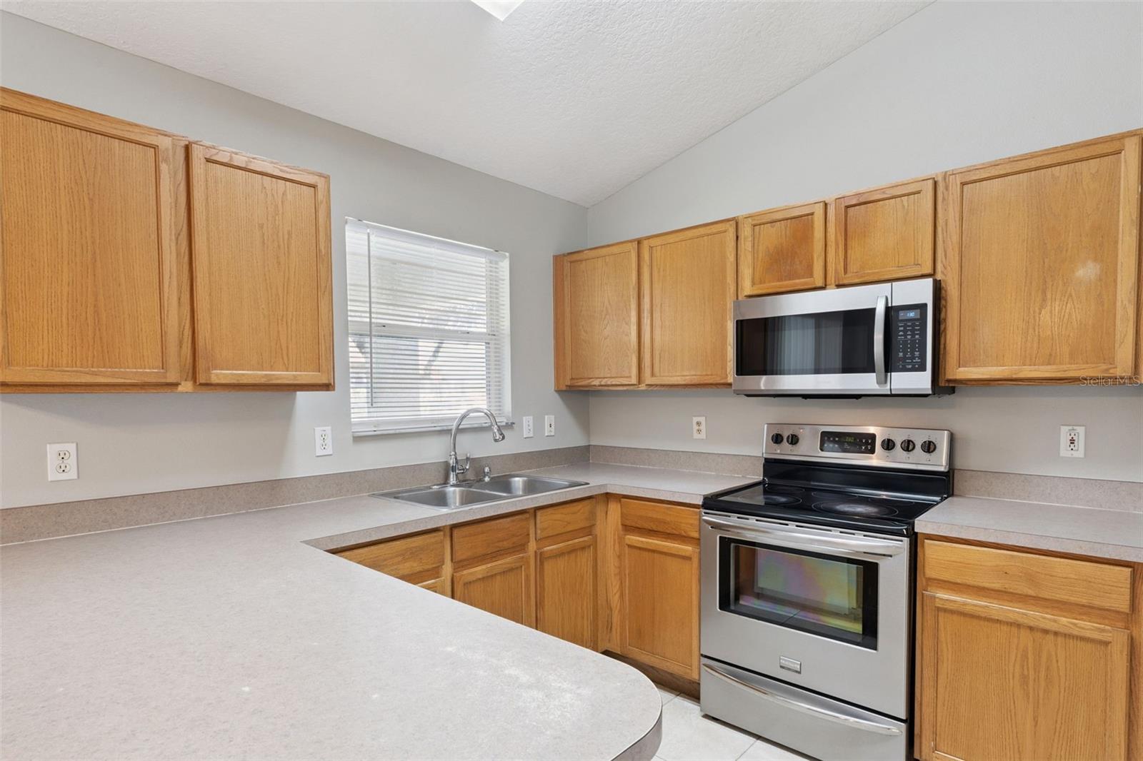 Image 7 of 43 For 886 Scenic View Circle