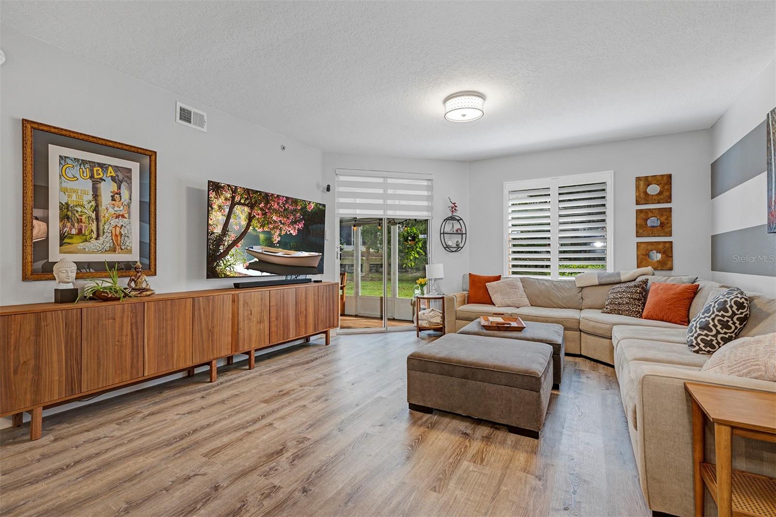 Image 10 of 32 For 550 Cranes Way 120