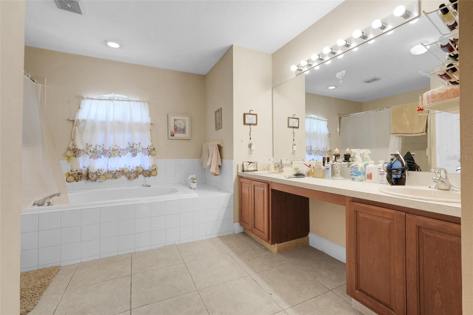 Image 19 of 44 For 590 Kilimanjaro Drive