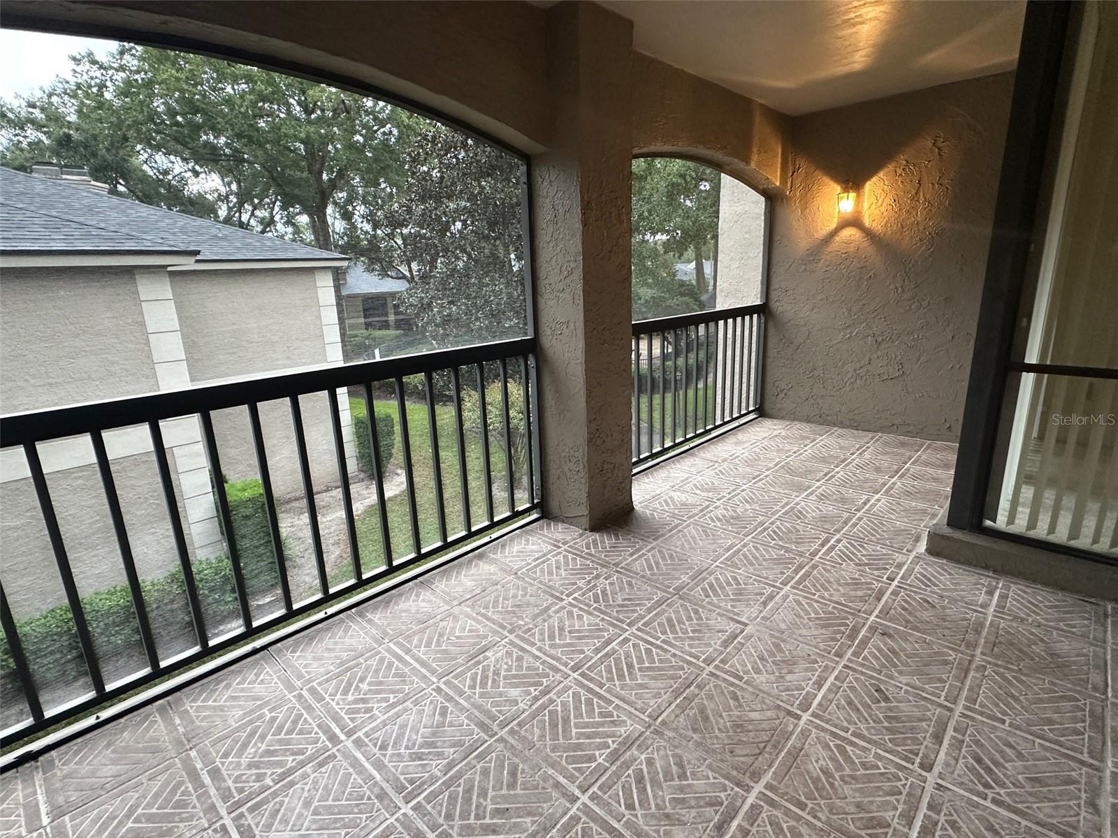 Image 16 of 21 For 1055 Kensington Park Drive 711