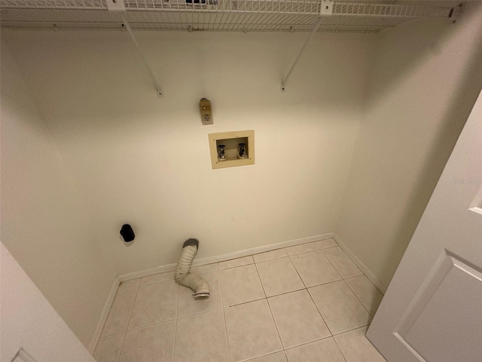 Image 18 of 21 For 1055 Kensington Park Drive 711