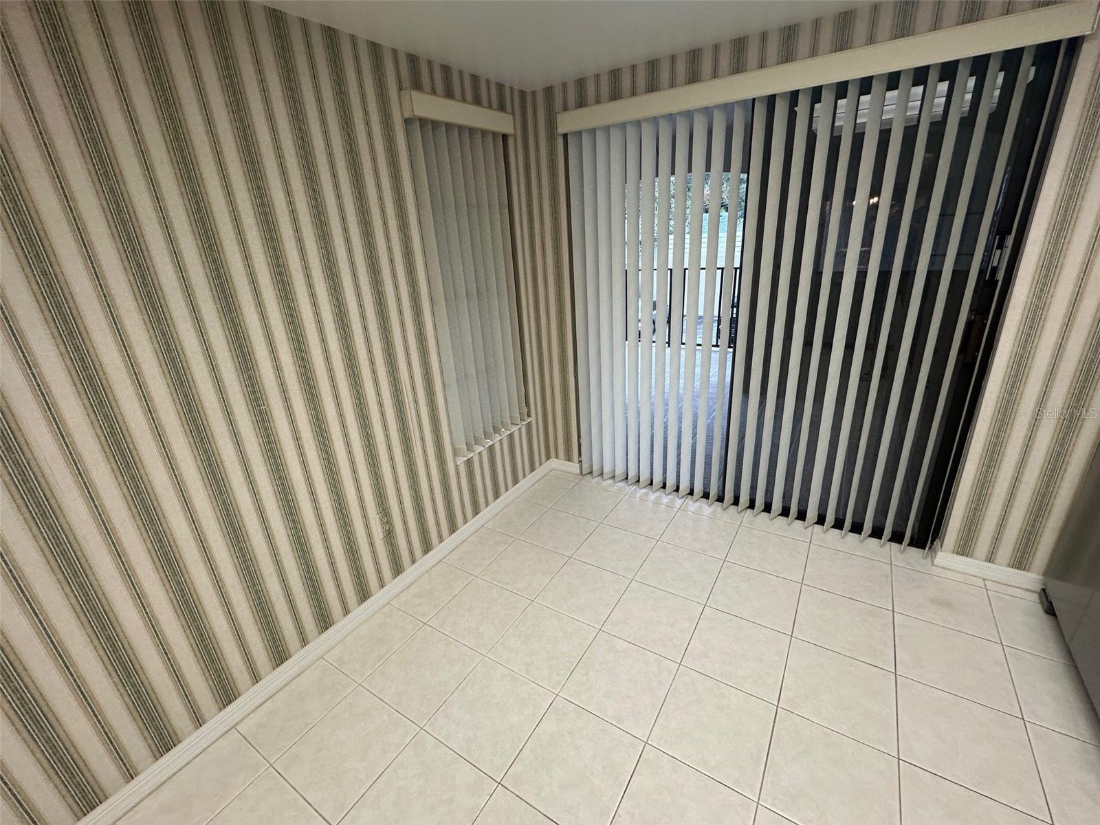 Image 7 of 21 For 1055 Kensington Park Drive 711