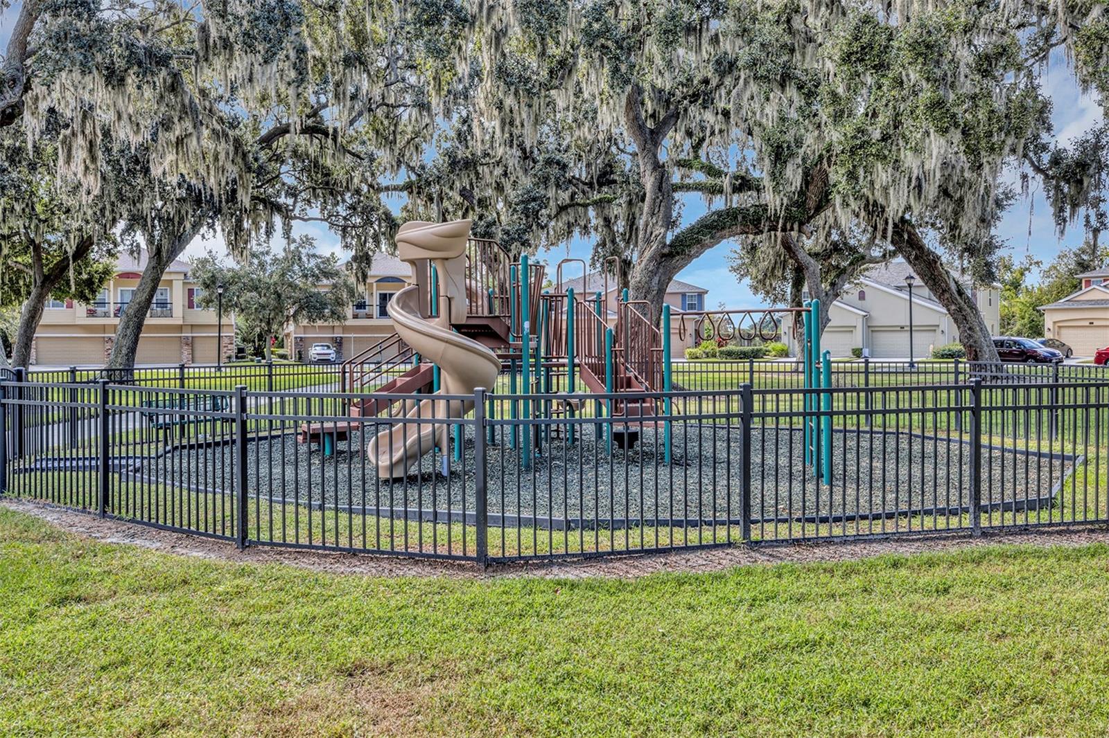 Image 16 of 20 For 1386 Scarlet Oak Loop