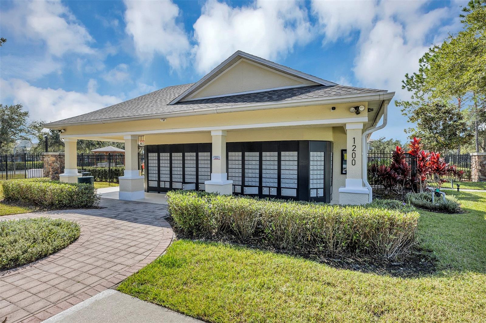 Image 18 of 20 For 1386 Scarlet Oak Loop