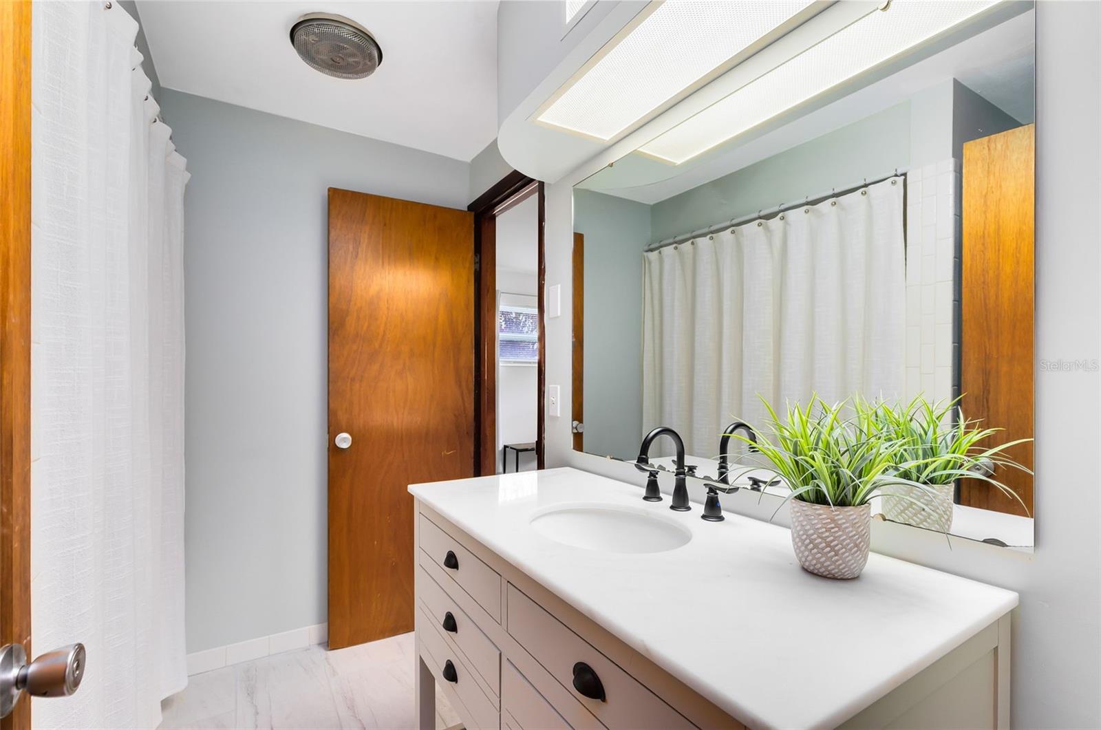 Image 20 of 31 For 915 Malone Drive