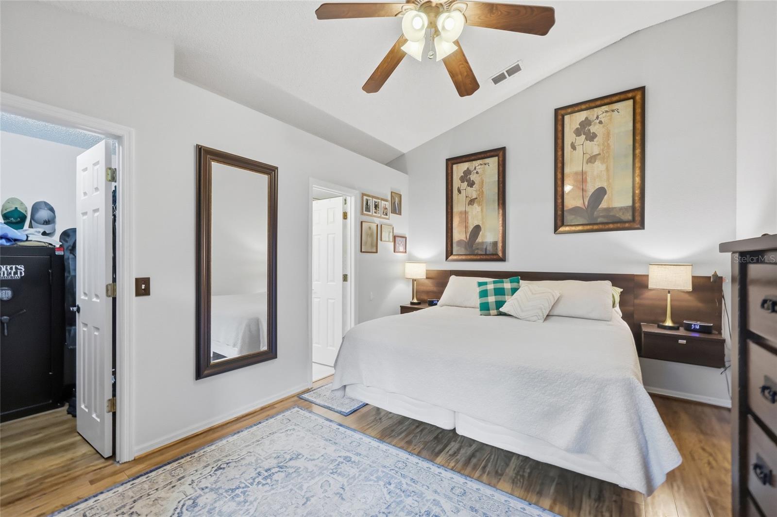 Image 20 of 45 For 2032 Gloria Drive