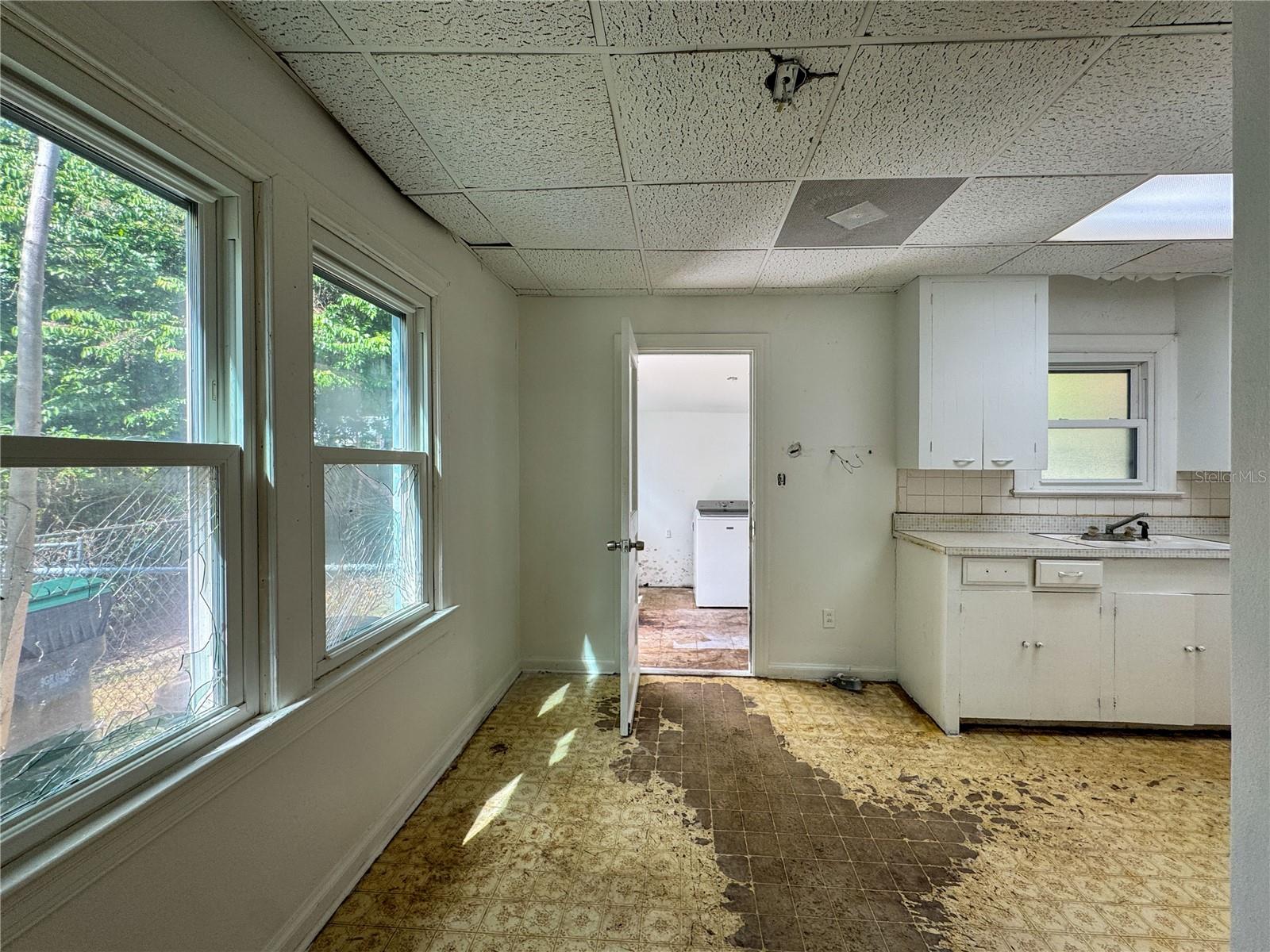 Image 10 of 35 For 2009 Cornell Avenue